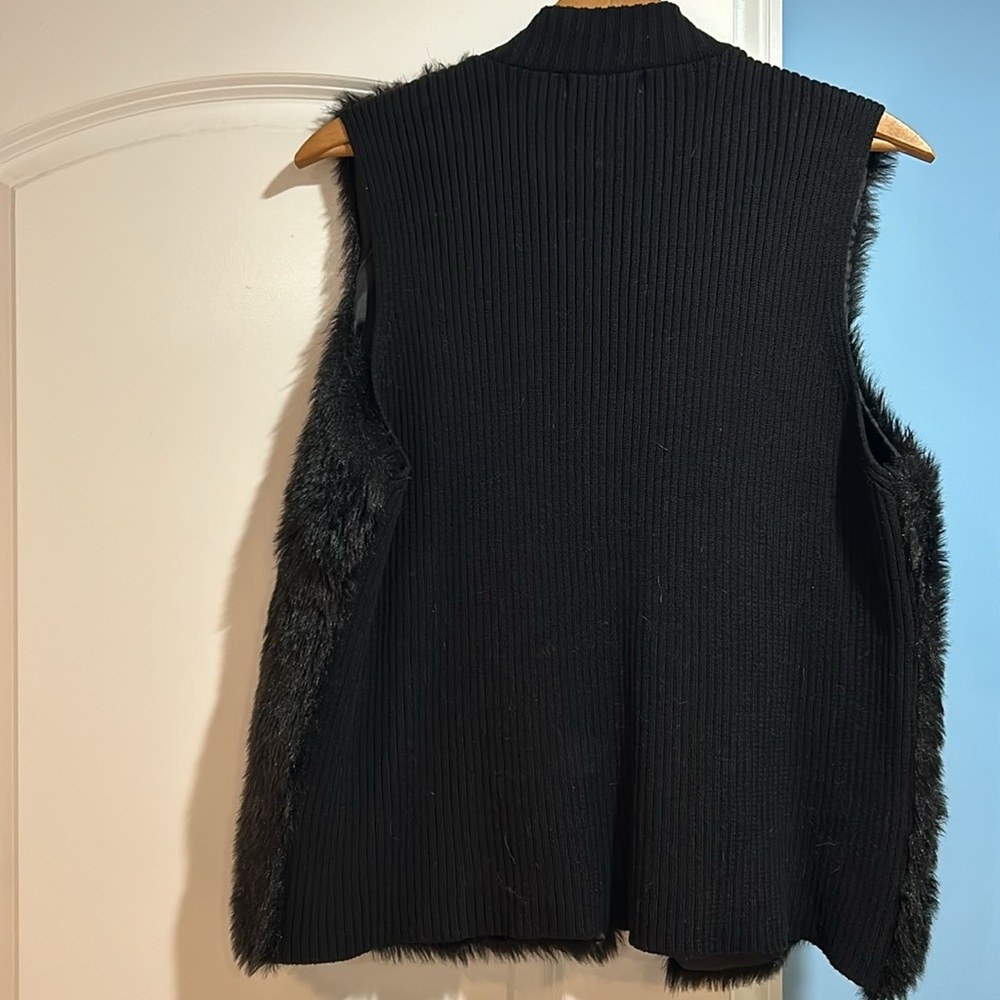Women’s faux fur sweater vest - Picture 3 of 3